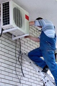 Montage einer Klimaanlage